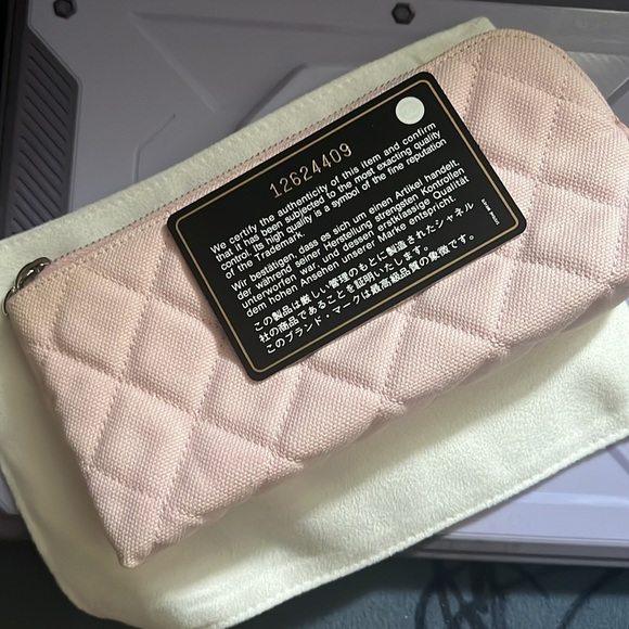 AUTHENTIC CHANEL PINK CLOTH MAKE UP BAG RARE Collectable piece Year - Picture 13 of 13